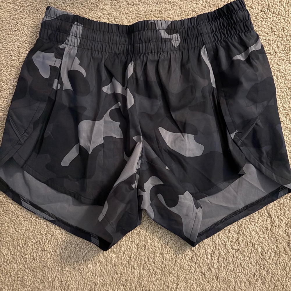 Athleta Camo Racer Run Shorts Running Shorts Workout Size XS